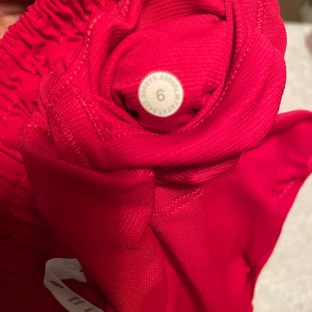 Lululemon Hotty Hot HR Short 4" *Lined - Picture 4 of 6